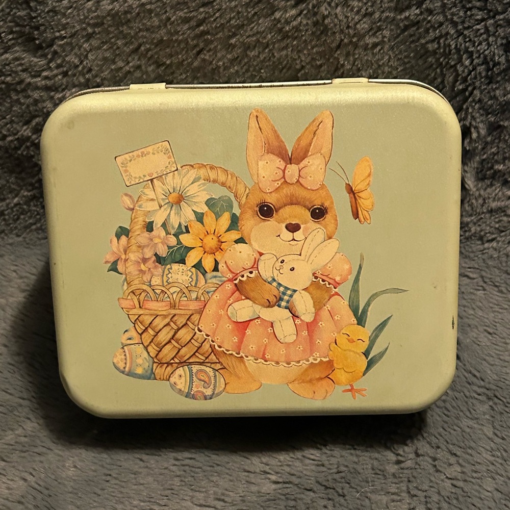 😉Bundle Days😉 Vintage 1987 Wangs International Easter-Themed Candy Tin